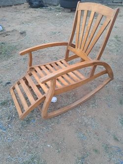 ROCKING CHAIR GOOD WORKING CONDITION