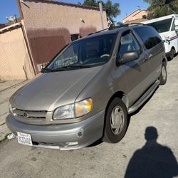 2000 Toyota Sienna 