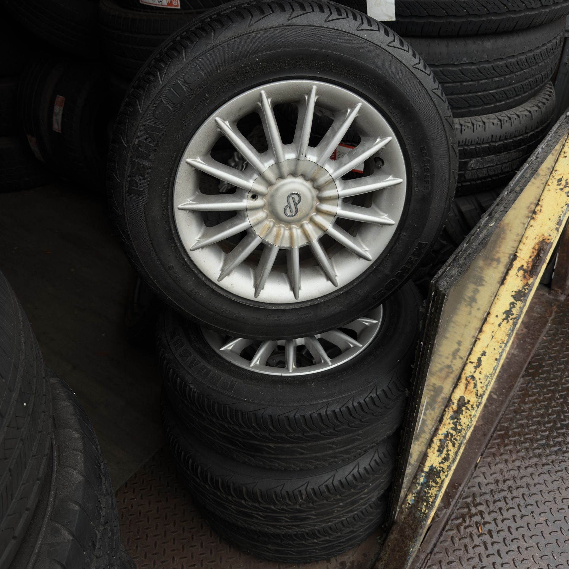 Rims And Tires π 14 Inch 4 Lugs Universal