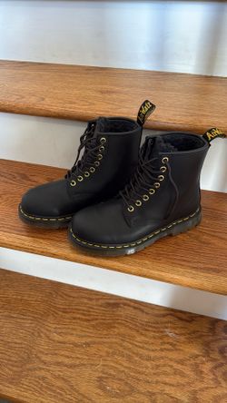 Dr Martens Size 6 Women