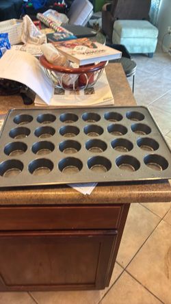 24-Cup Nonstick Muffin & Cupcake Pan  Large 24-cup nonstick muffin/cupcake baking