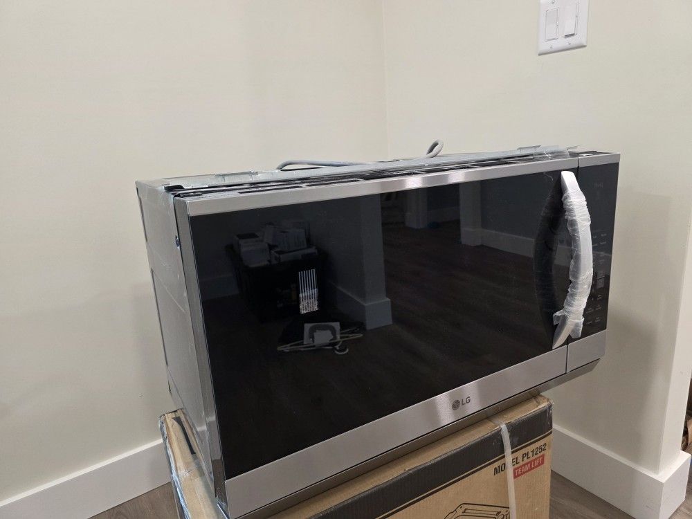 30" LG Over the Range Microwave - NEW