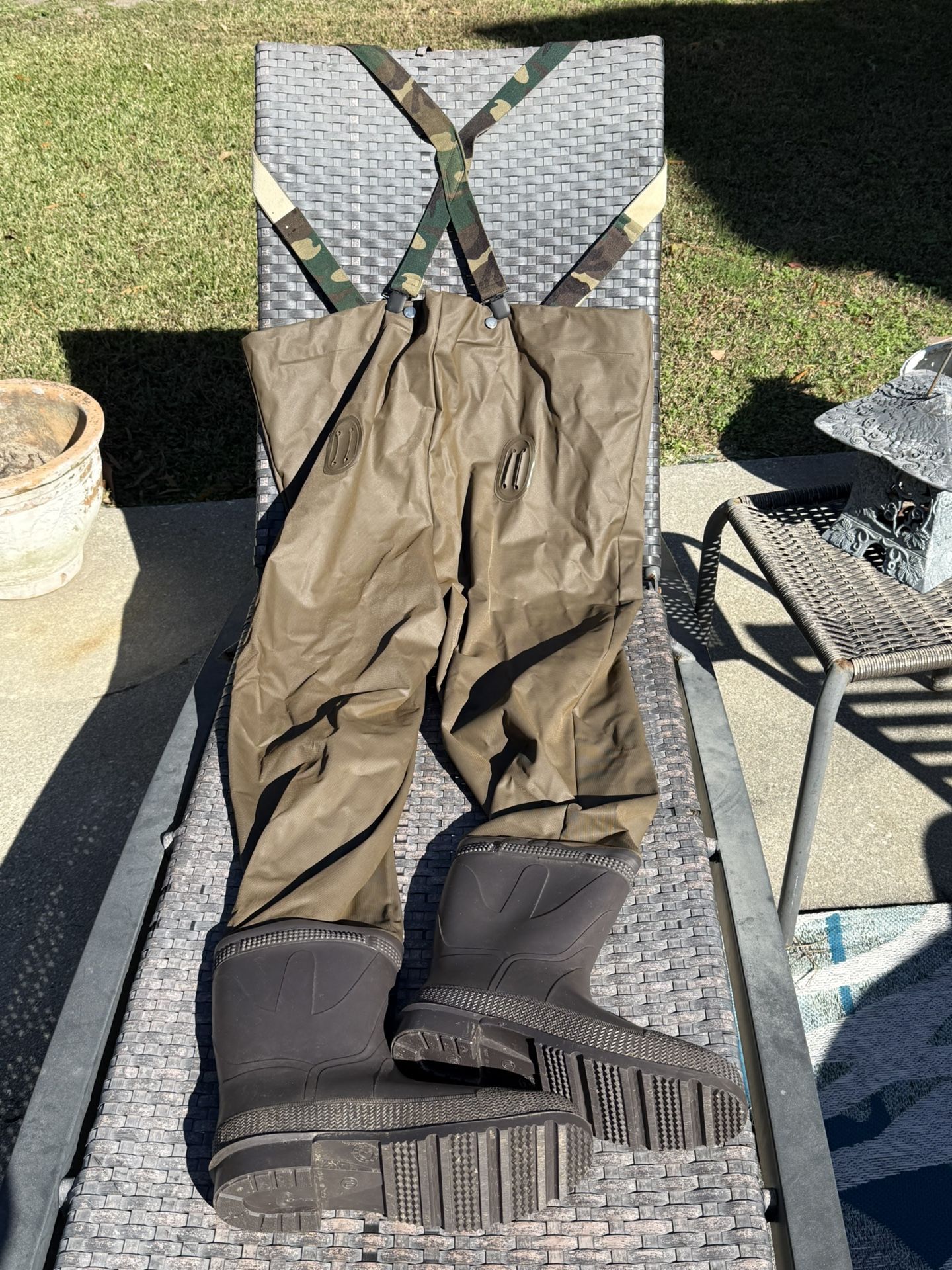 Red Ball Non-Insulated ADRK. Chest Waders Boot Size 10 w L.L.Bean Suspenders