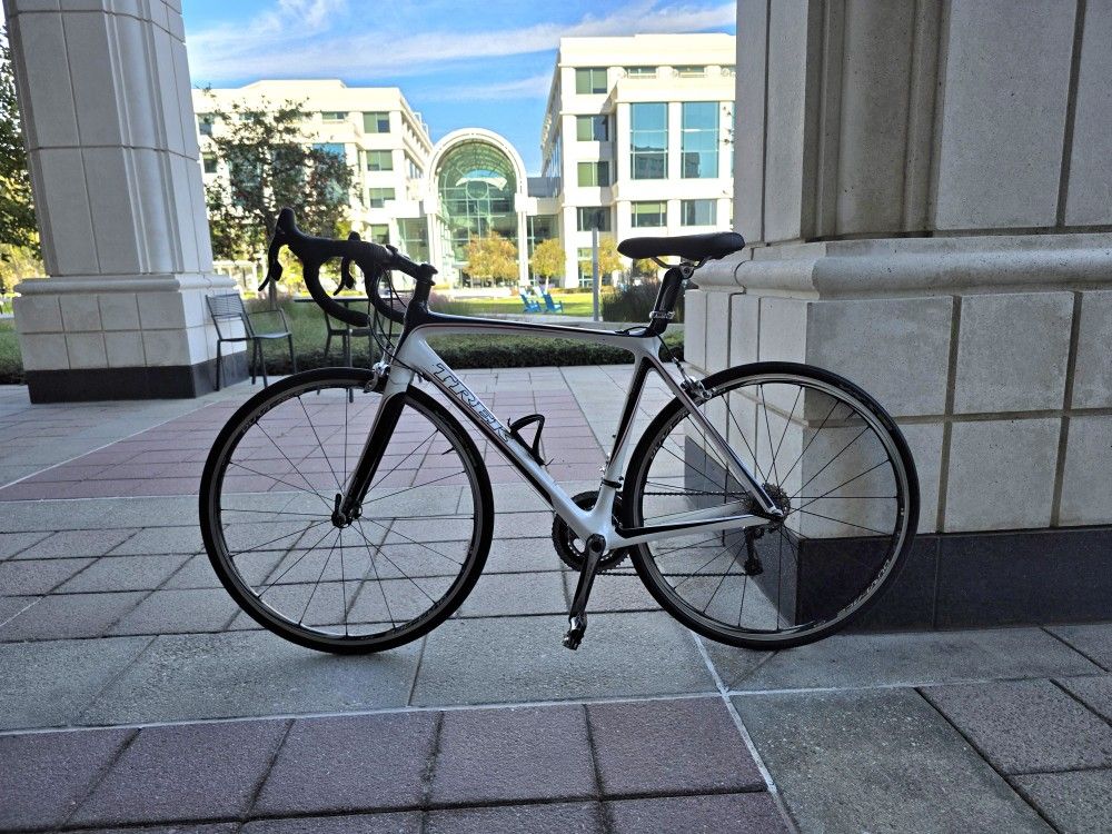 17 lb. All-Carbon Trek Madone 6.9 Racing Bike 