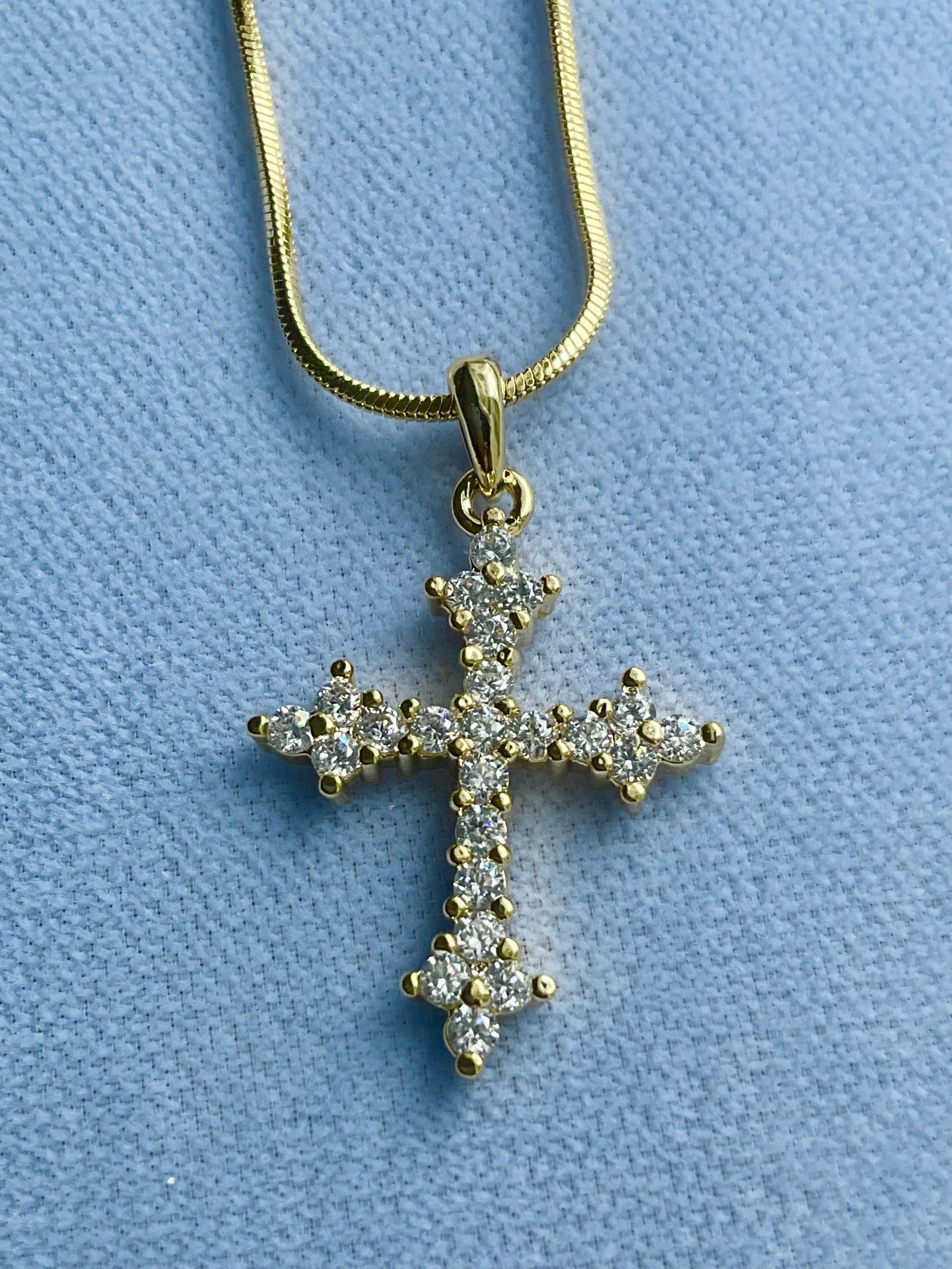 Ladies Beautifully Detailed Faceted Crystal Cross Necklace with Chain Gold Plated *Ship Nationwide Or Pickup Boca Raton