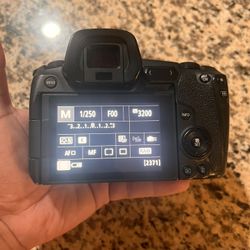 Canon EOS R