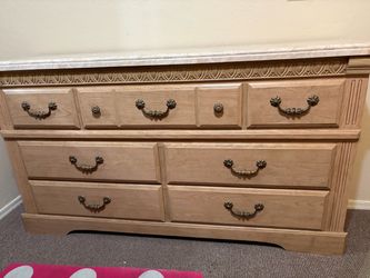Dresser / furniture