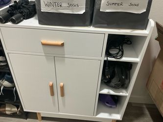 Cabinet 2.5 ft wide