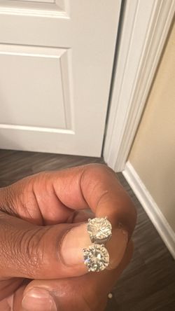 4ctw Lab grown Round cut moissanite studs