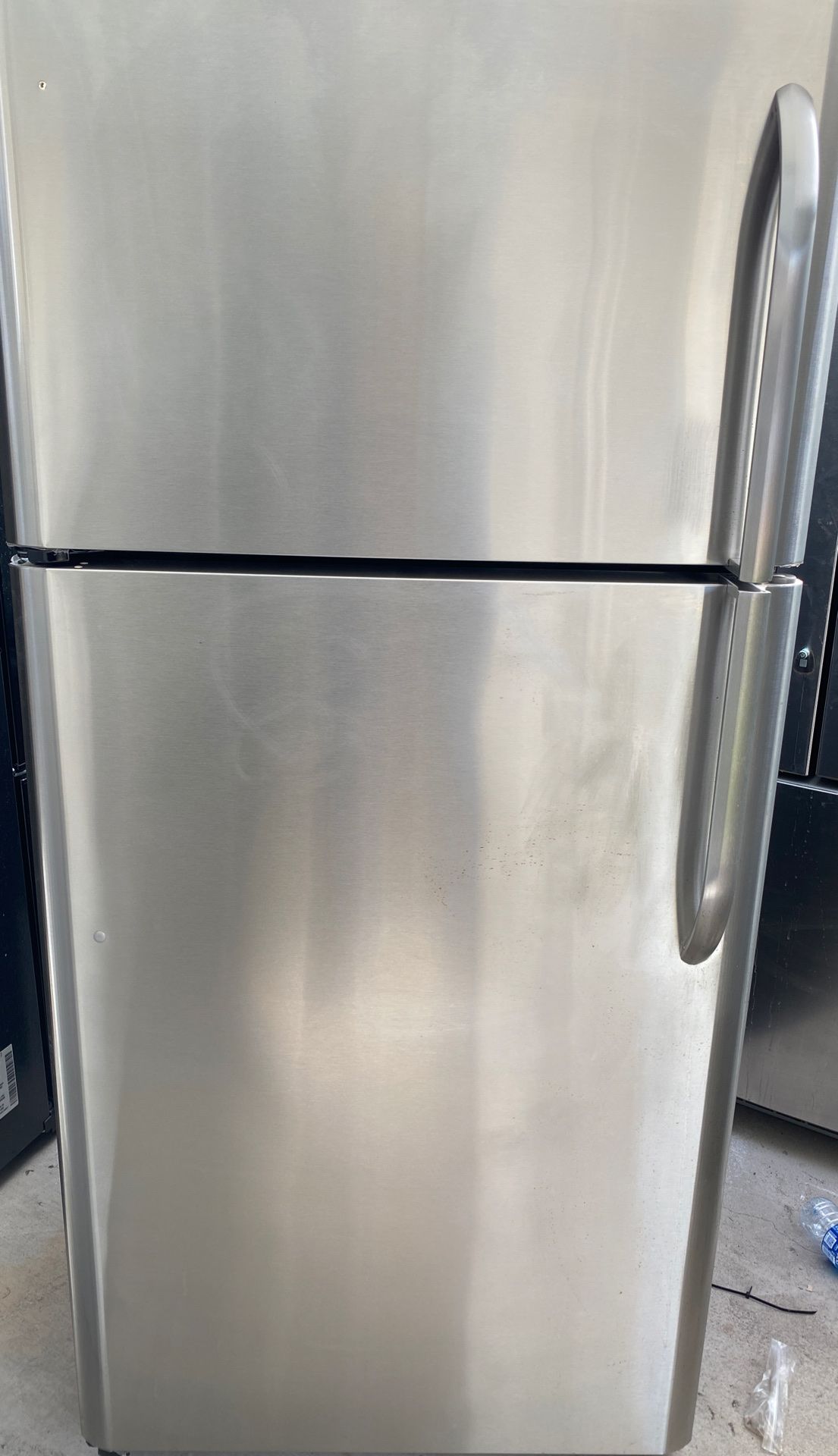 Up left fridge top freezer Kenmore very good condition stainless steel