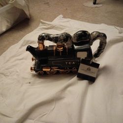 Tony Carter Train Teapot New