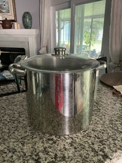LARGE Stainless Steel 20-Quart Stock Pot with Glass Lid. Used couple of times perfect condition