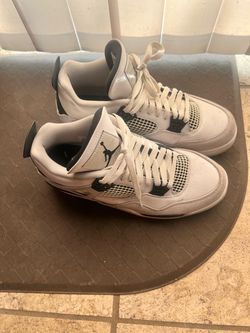 JORDAN 4 MILITARY BLACK + JORDAN 2 LOW UNC BUDLE
