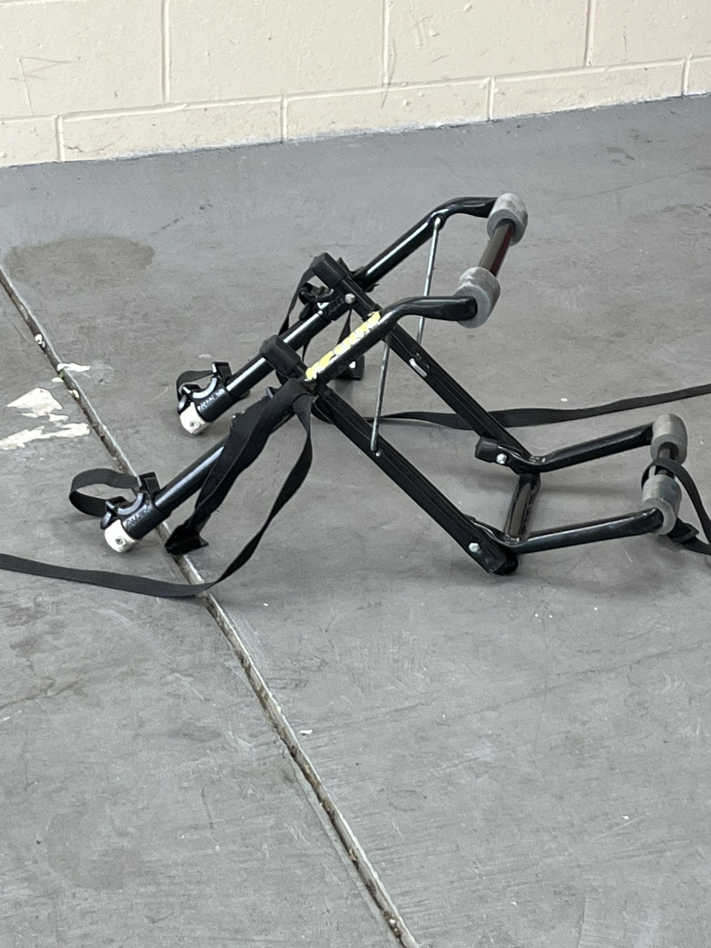 Allen Sports Deluxe 2-Bike Trunk Mount Bike Rack, Model 102DB