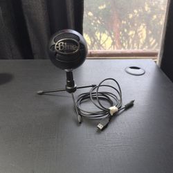 Blue Snowball USB Mic With Stand And Wires