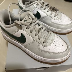 Grey Nike Dunks With Green Checkmark Size 1