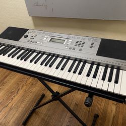 Yamaha PSR E353 Piano Keyboard In Great Condition