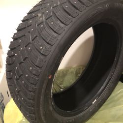 Studded snow tire set 