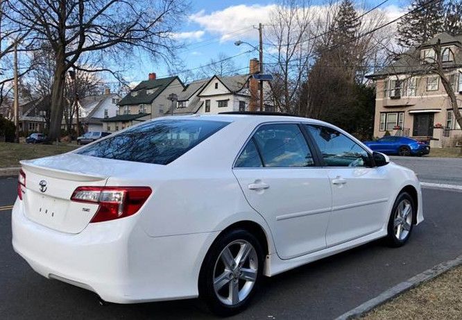 Very Nice 2010 Toyota Camry FWDWheels