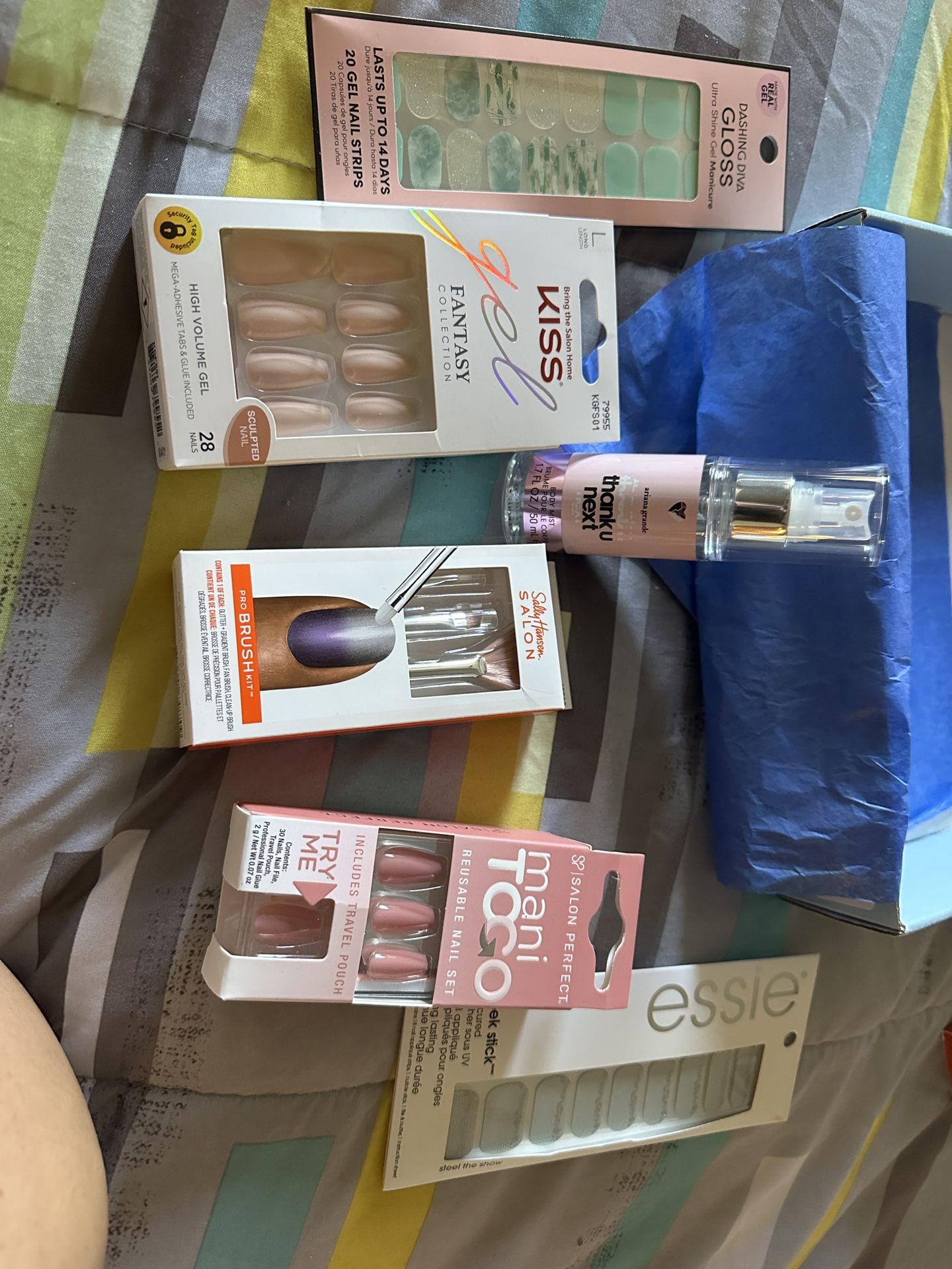 Nail Lovers. Kiss, Sally Hanson, Essie And Salon Perfect