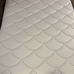 The DreamCloud Premier, Queen, Like New, Perfect Condition