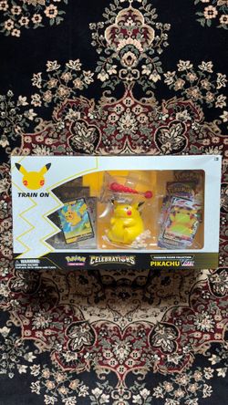 Pokémon 25th Celebrations Pikachu VMAX Premium Figure Collection