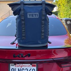 YETI  HOPPER M20 NAVY 36 CAN HOPPER BACKPACK COLLER