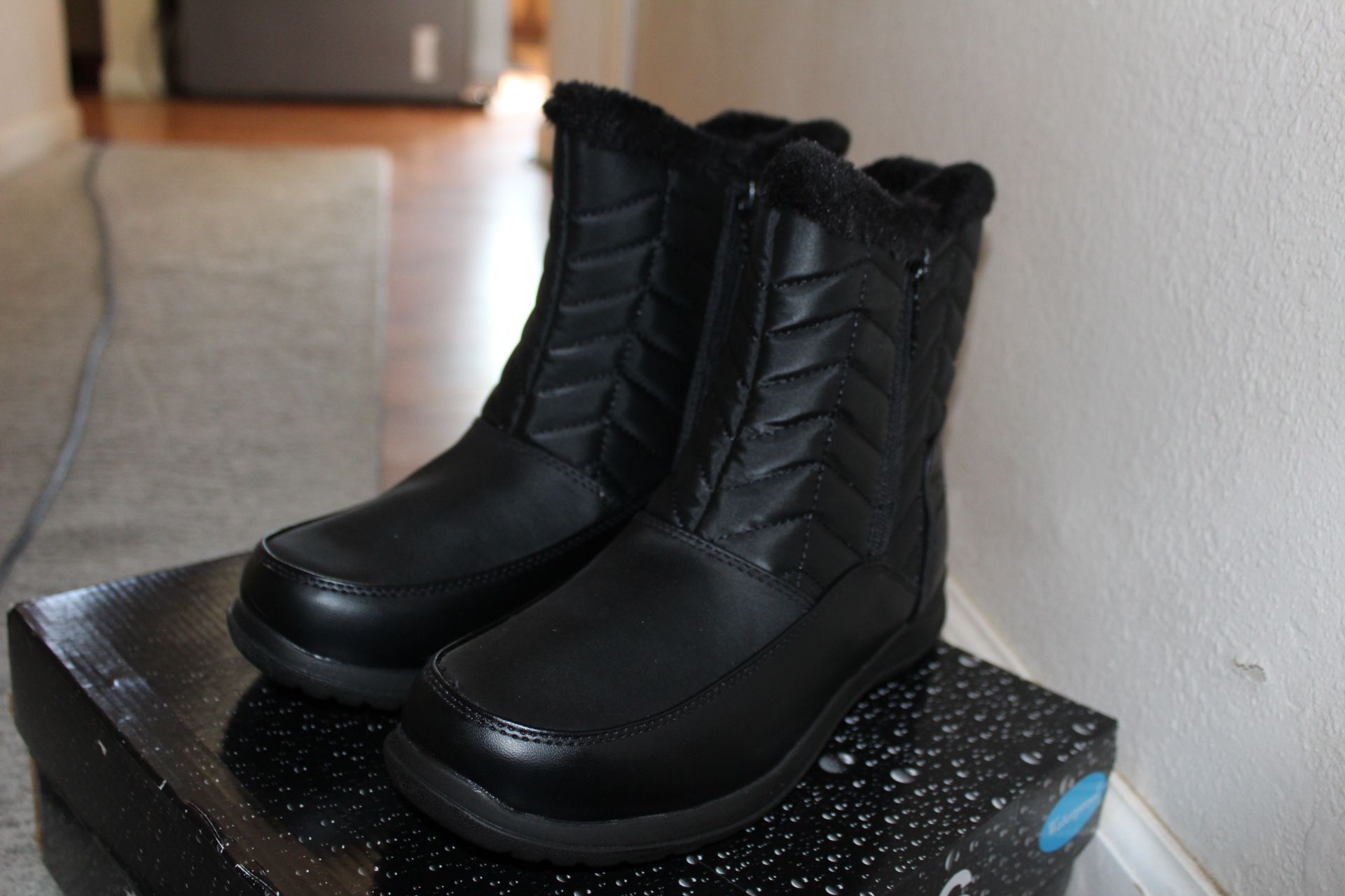 TOTES JaraBlack Womens Waterproof Snow Boots Size