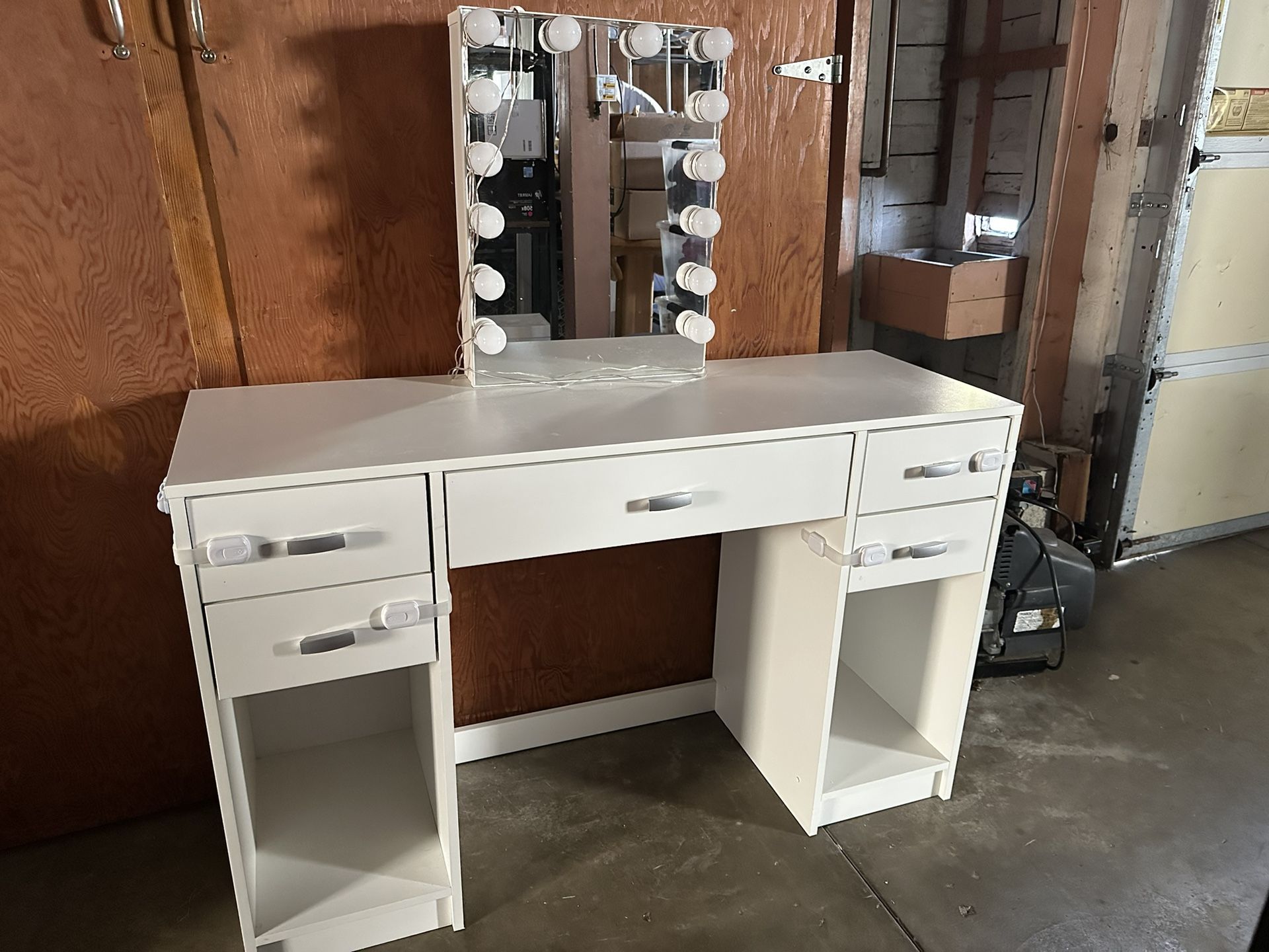 Vanity Desk With Light