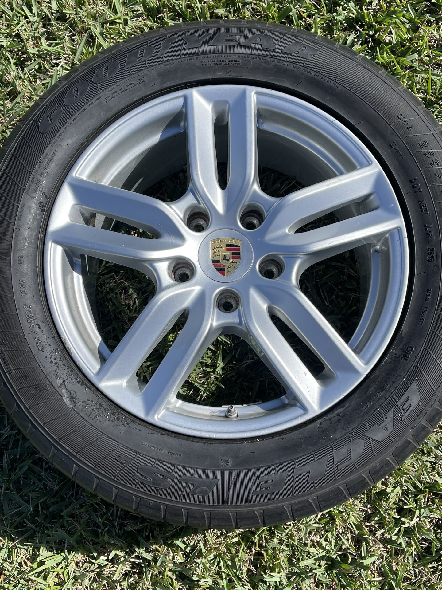 Set of 4 Porsche Cayenne Wheels