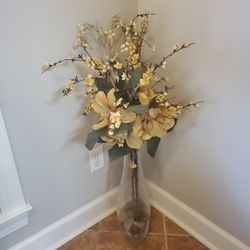 Vase & Flower Arrangement
