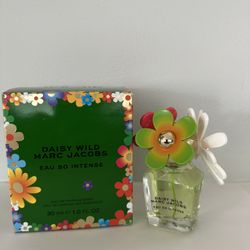 Marc Jacobs   Daisy Wild 1.0 FL. OZ