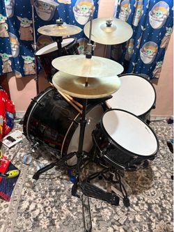 Full Acoustic Drum Kit with Cymbals