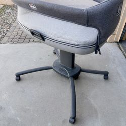 Chicco Bassinet & Changing Table