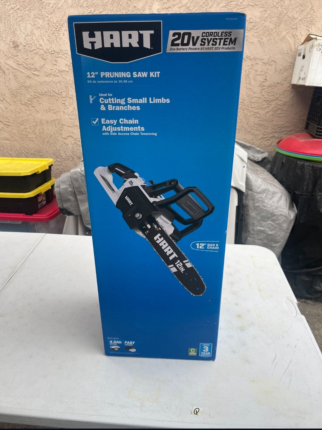 HART 20 Volt 12-Inch Cordless Chainsaw (1) 20-Volt 4.0Ah