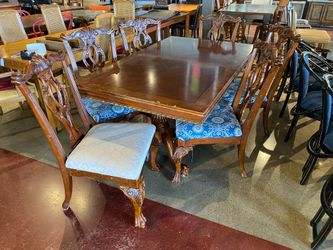 Clawfoot Dining Table with 6 Chairs