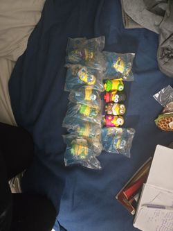 Lot Of 12 Minions 2015 Mcdonald's Toys 8 Sealed In Package 4 Out Of Bag