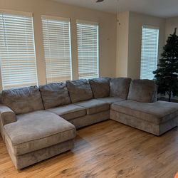 O'Phannon Putty 2-Piece RAF Chaise Sectional