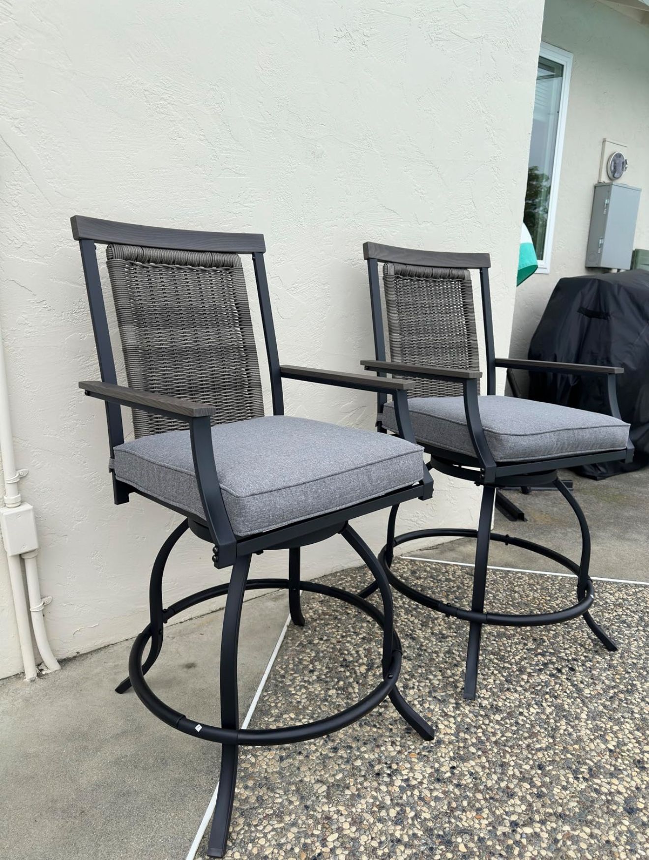OUTDOOR SWIVEL STOOLS SET OF 4