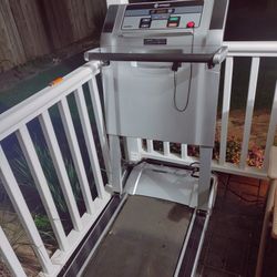 Horizon Evolve Folding Treadmill 