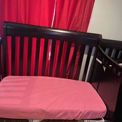 Crib With Changing Station. 