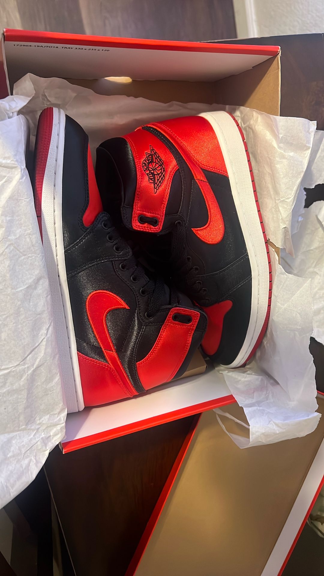 Jordan 1 Retro Hi OG Satin (women’s)