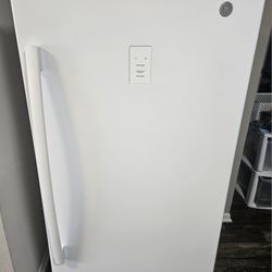 GE UPRIGHT FREEZER  