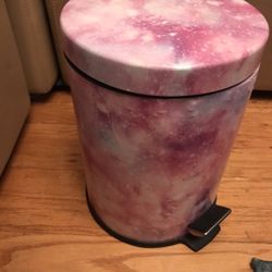 Small Tin Step Open Trash Can