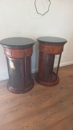 Roundtables corner tables