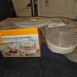 Electric food dehydrator