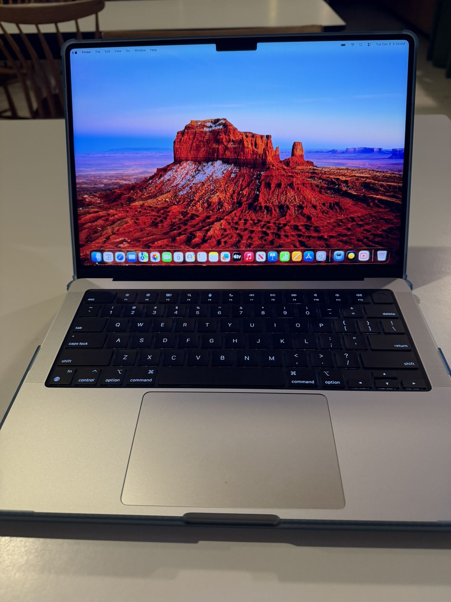 MacBook Pro 14 Inch 2024 M4 Pro 48gb Ram 2TB Storage battery Only 4 Cycles, Computer in new condition.