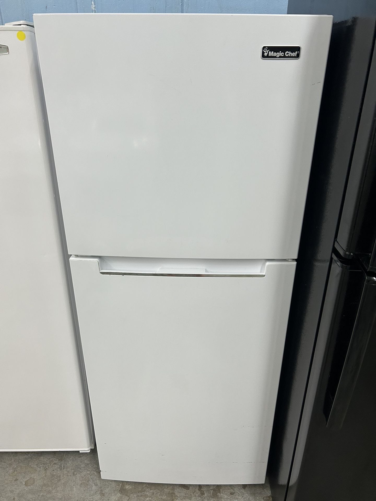 Like New 10 Cubic Foot Refrigerator