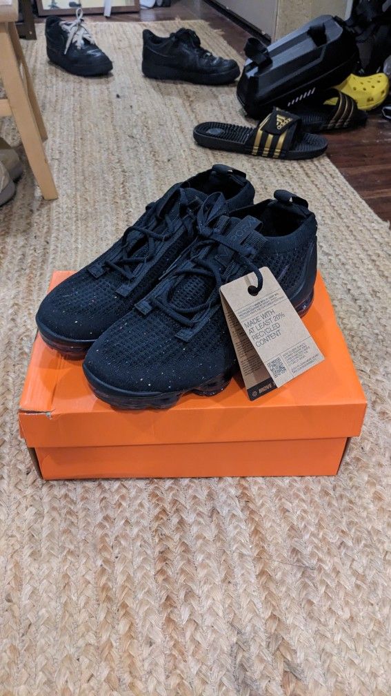 Nike Air Vapormax 2021 Fk (Triple Black) Size 7.5Y (Never Worn)
