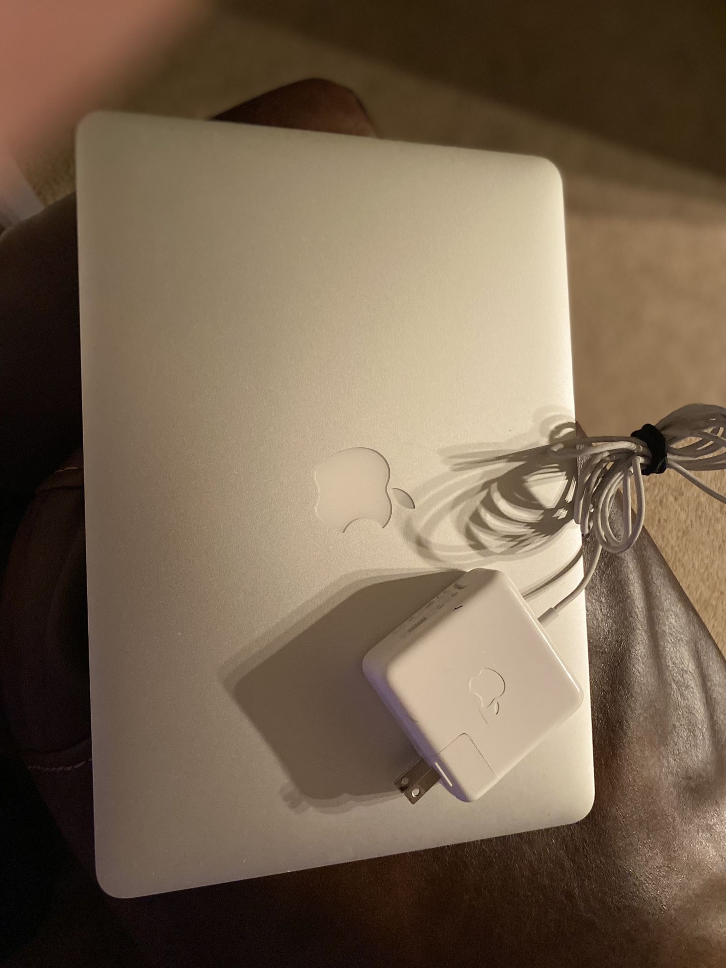 Mac Book Air 15.3 Inch Screen